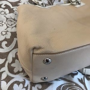 Tan/beige coach purse, great condition medium size